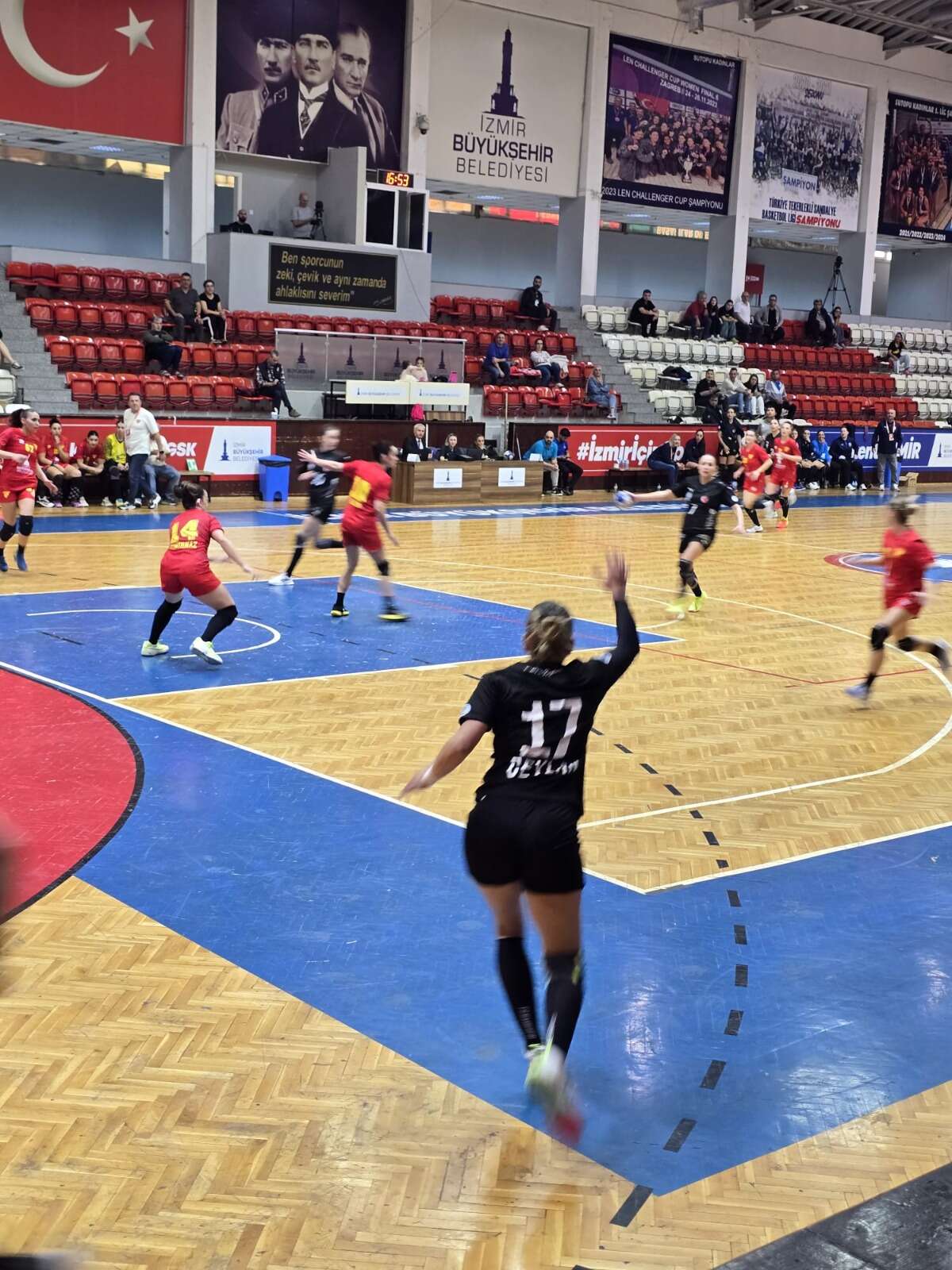 Denizin Kızları İlk Yarının Son Maçında Fırtına Gibi Esti: Göztepe 21 – 29 Armada Praxis Yalıkavakspor 5